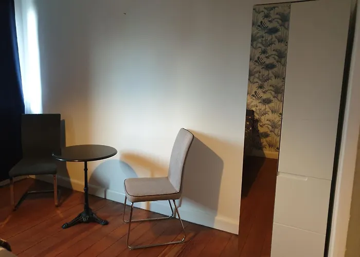 Apartment Final Destination Fly Away *